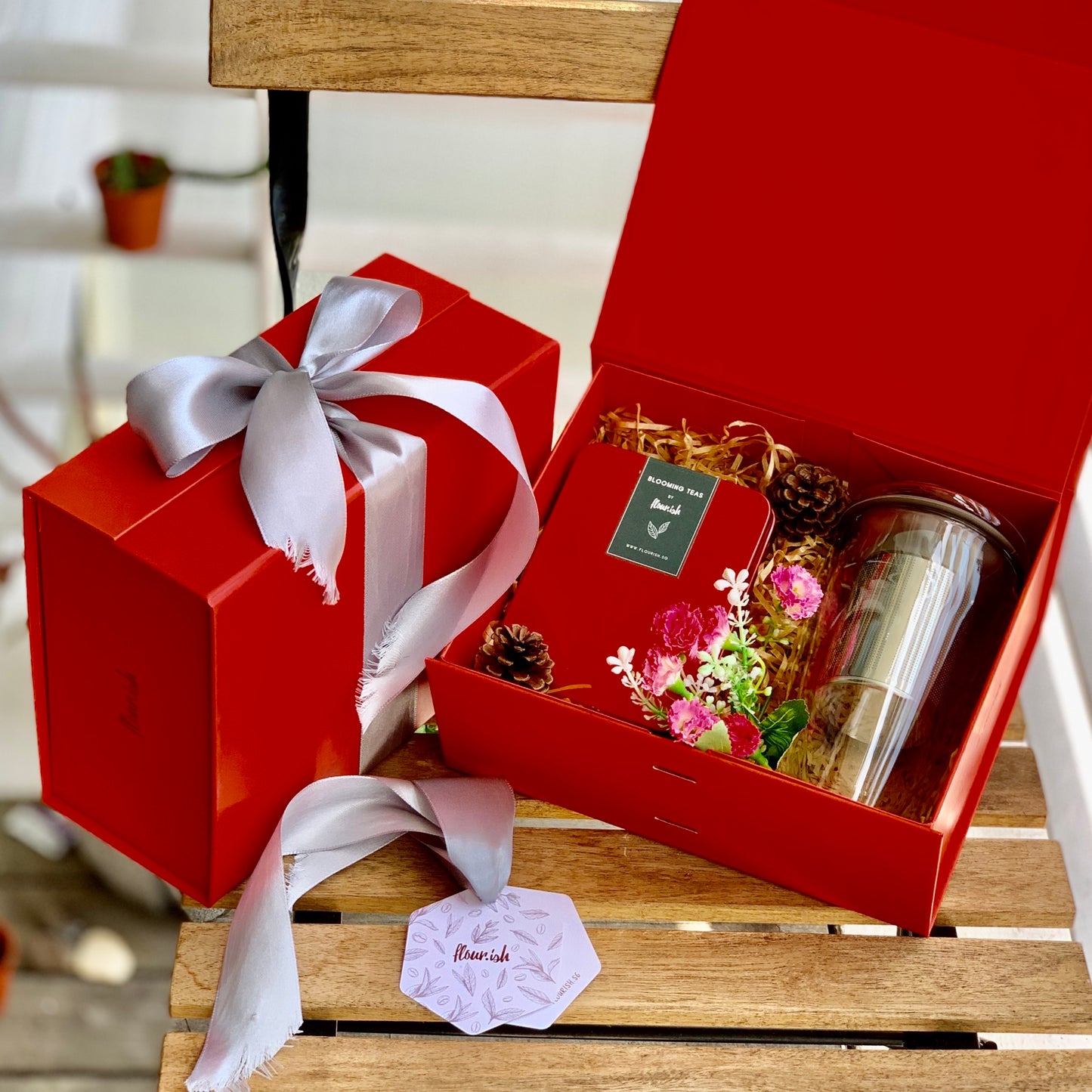 (Gift Box) 450ml Double Wall Insulated Glass Tumbler with Assorted Teaballs