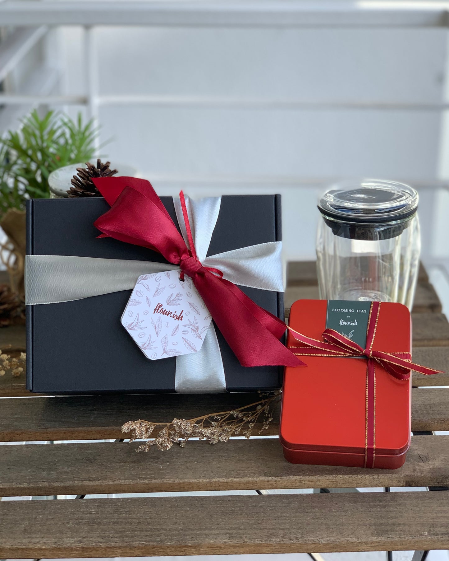 (Gift Box) 450ml Double Wall Insulated Glass Cup Set with Assorted Teaballs