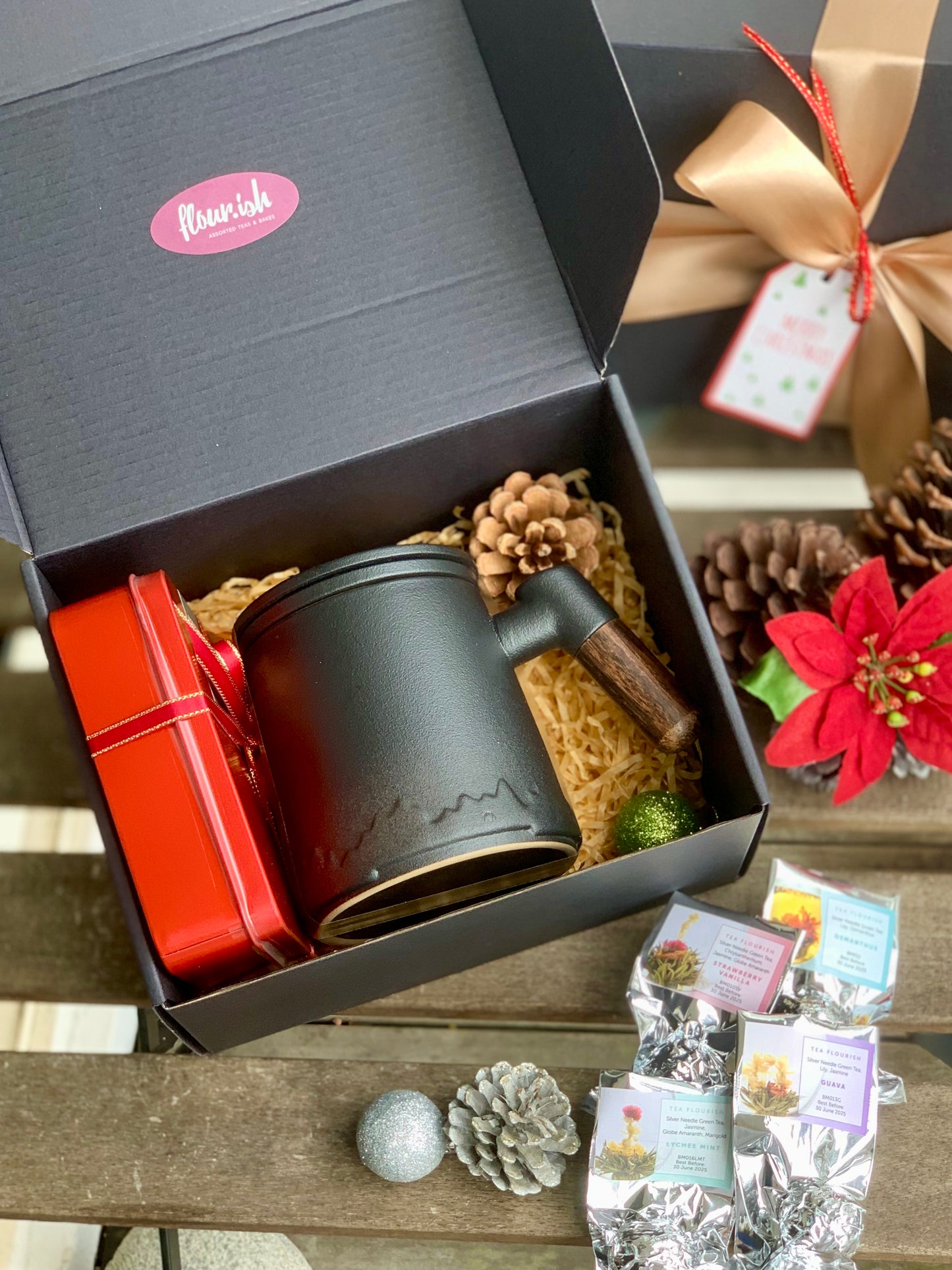 (Gift Box) 350ml Ceramic Mug with Tea Strainer & Lid /w Tea Options