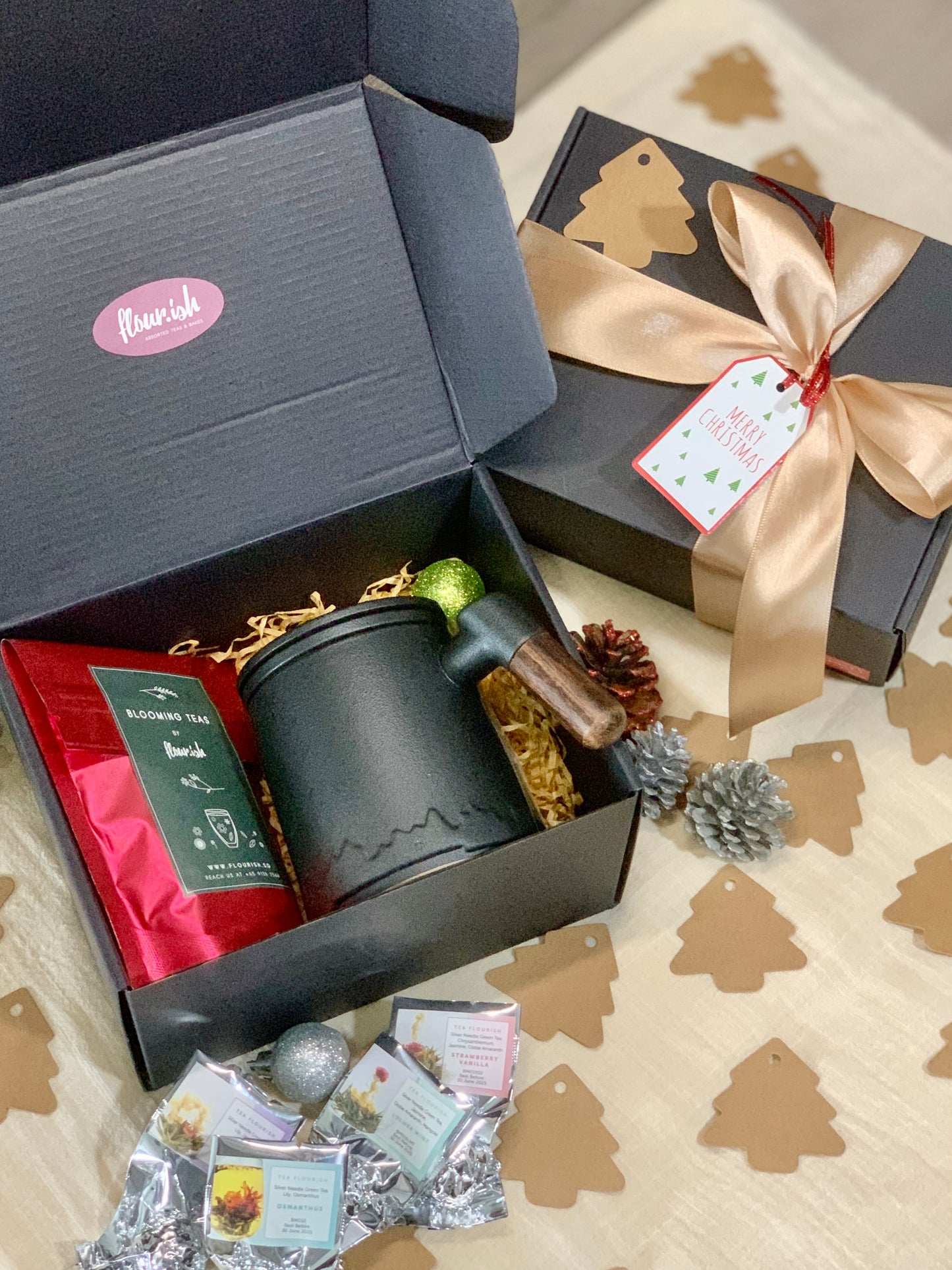 (Gift Box) 350ml Ceramic Mug with Tea Strainer & Lid /w Tea Options