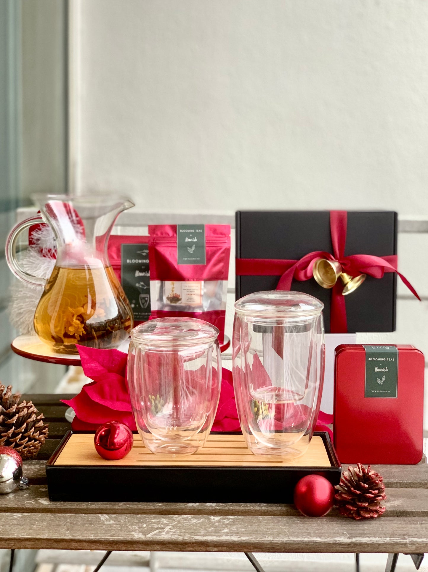 (Gift Box) 450ml Double Wall Insulated Glass Cup Set with Assorted Teaballs