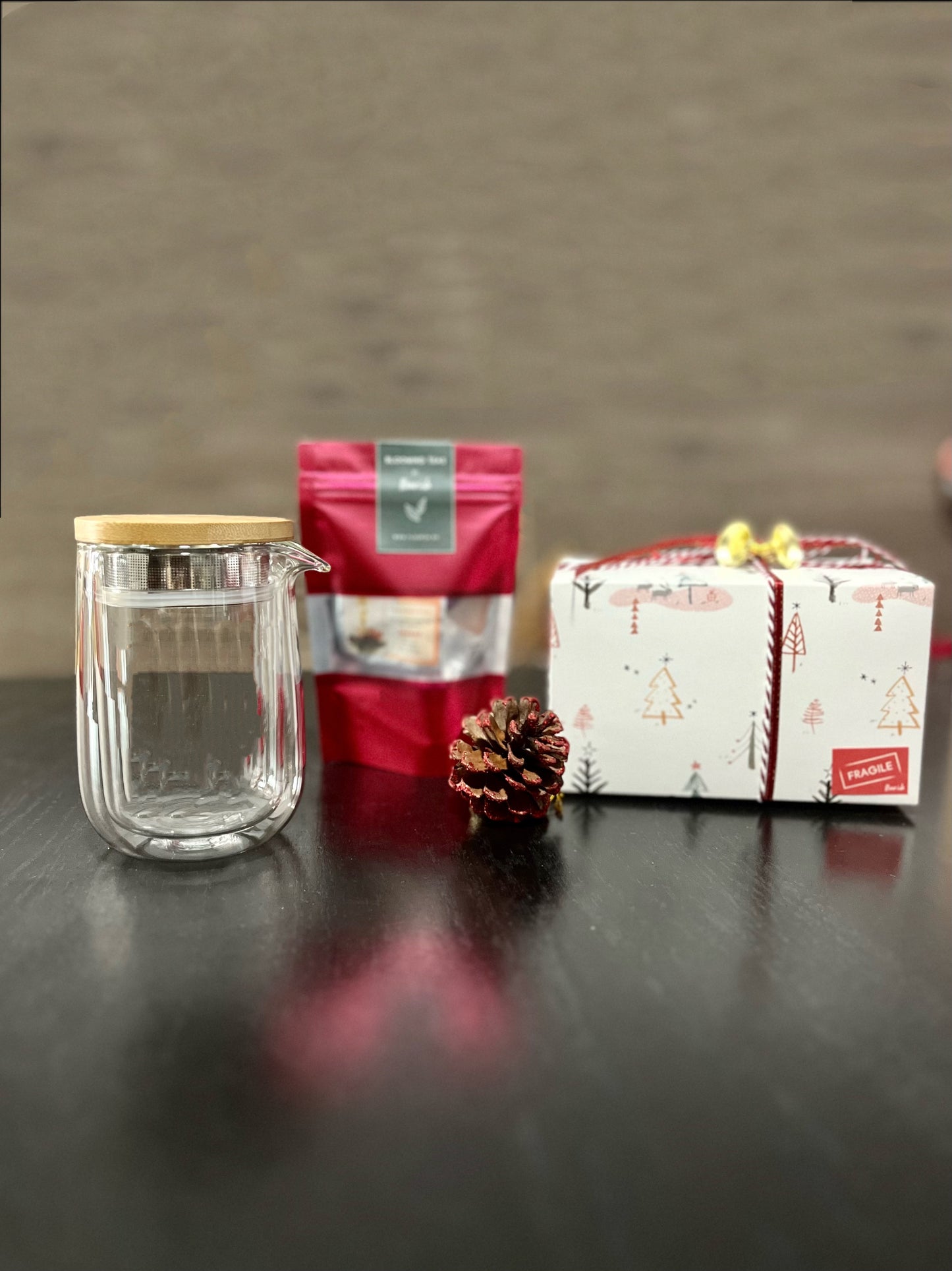 [Christmas Gift] Brew & Serve Glass Cup  w/ Blooming Teaballs